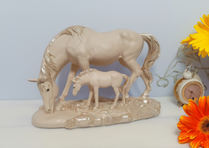 TCG 21cm 3D Horse with Baby Statue - Image 1