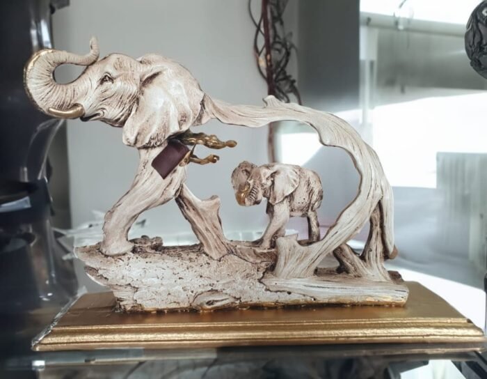 Elephant Mother Love statue - Image 3