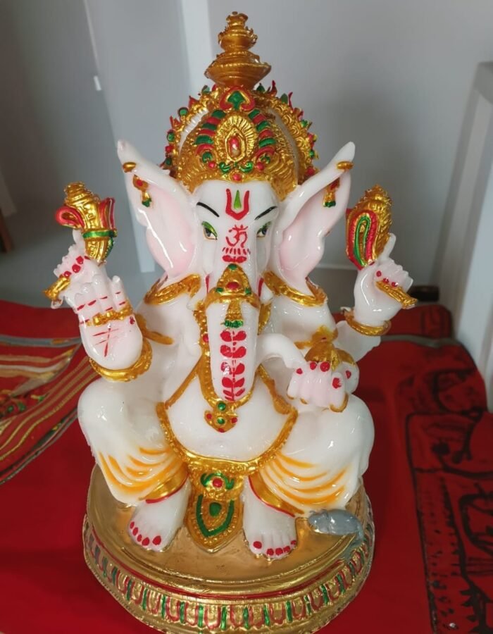 TCG 28cm Golden Ganesha Staute - Image 3
