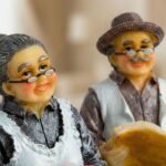 TCG 6.2" Dada Dadi Newspaper Cup Statue - Image 2